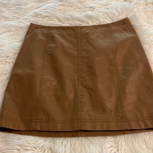Free People Skirt size 10 color tan excellent condition length 17” waist 30” - Picture 7 of 8